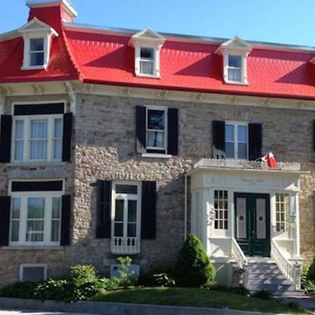 Chrysler House Bed & Breakfast Gananoque Bagian luar foto