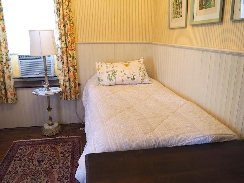 Chrysler House Bed & Breakfast Gananoque Bagian luar foto