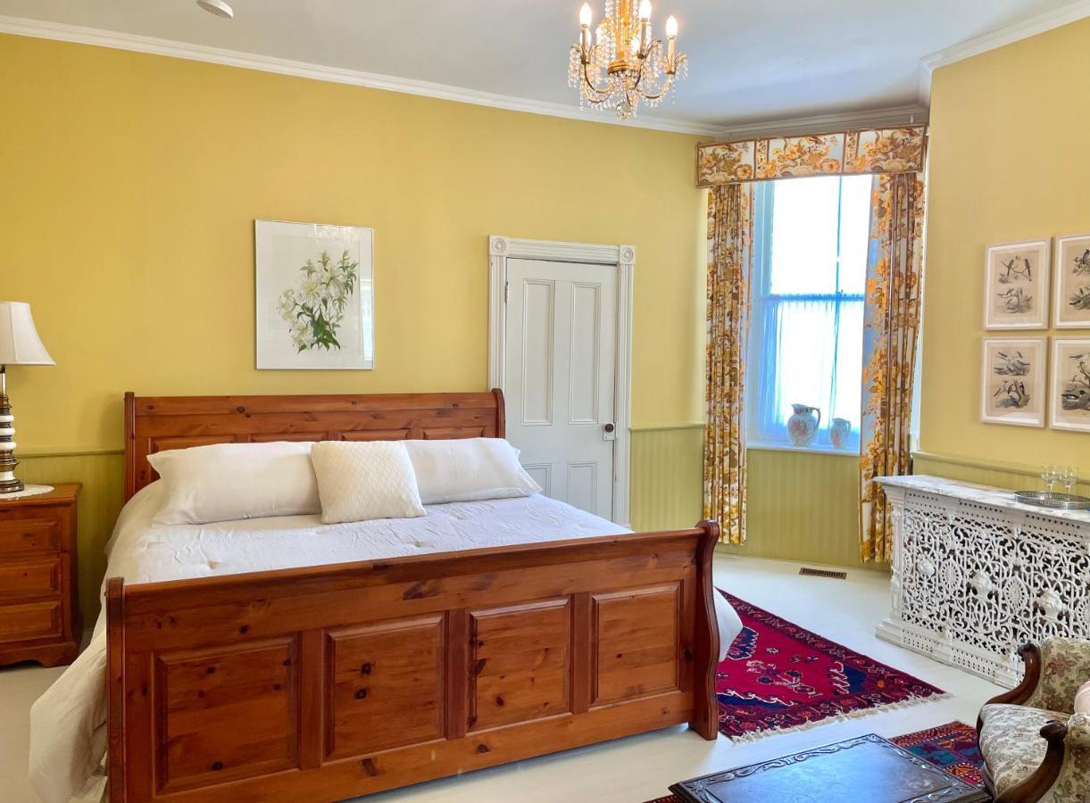 Chrysler House Bed & Breakfast Gananoque Bagian luar foto